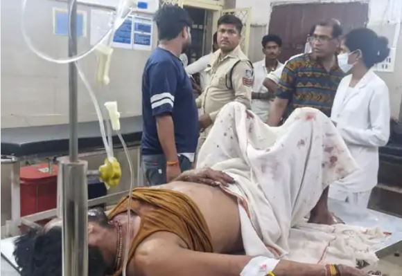 MP: दमोह में बम विस्फोट से रामलीला कलाकार घायल, जबलपुर मेडिकल अस्पताल रेफर, हालत अत्यंत गंभीर