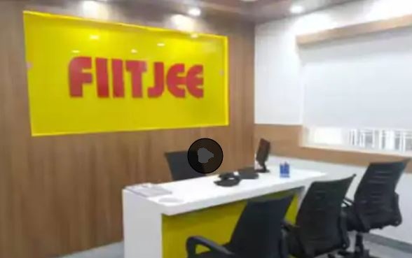 MP: इंदौर में FIITJEE कोचिंग क्लास के सेंटर अचानक बंद, 2 लाख रुपए तक जमा कराई है फीस..!