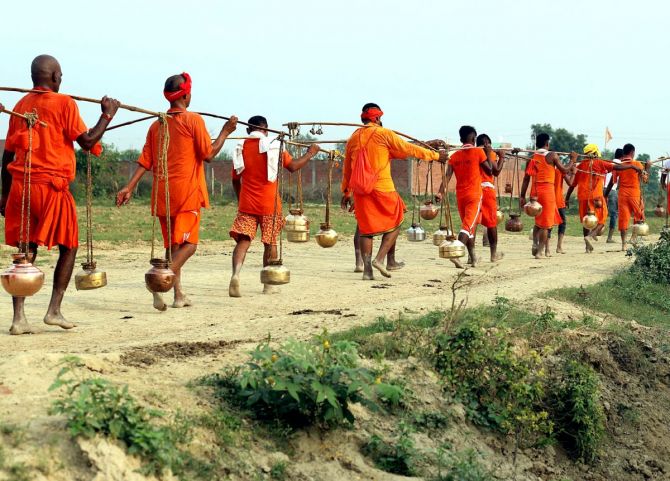 कावड़ यात्रा मार्ग पर अपना धर्म नाम छुपा कर धंधा करने वालों के खिलाफ योगी सरकार सख्त