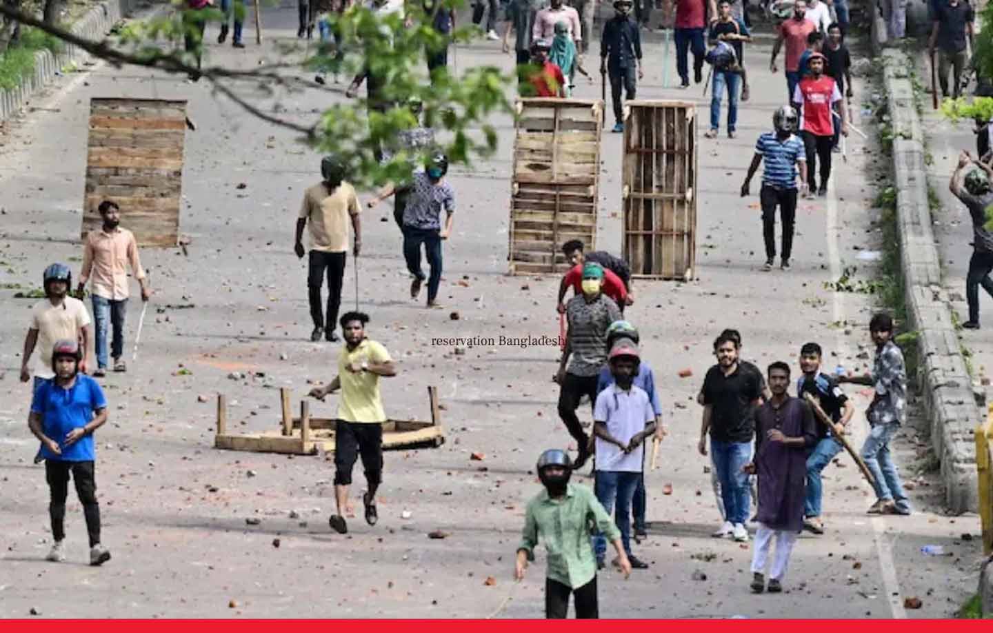 Bangladesh: आरक्षण में अब तक 105 की मौत, पूरे देश में कर्फ्यू, सड़कों पर उतरी सेना