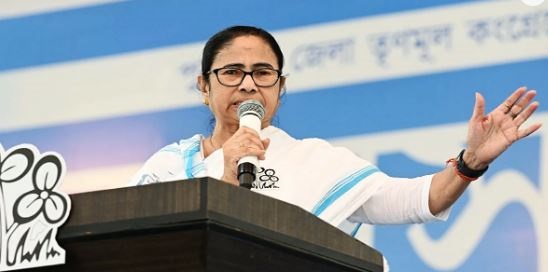 नीति आयोग की बैठक छोड़कर बाहर आई ममता बनर्जी, कहा माइक बंद कर दिया था, सरकार बोली बोलने का पूरा मौका दिया, आरोप झूठे हैं