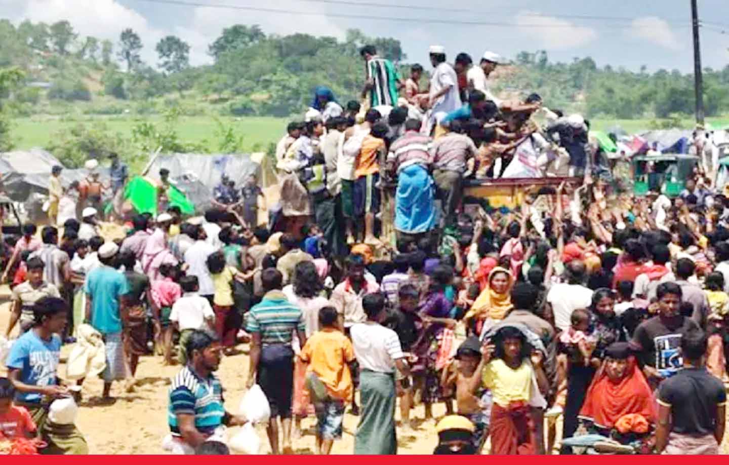 बांग्लादेश भाग रहे रोहिंग्या पर म्यांमार में ड्रोन अटैक, करीब 200 लोगों की मौत