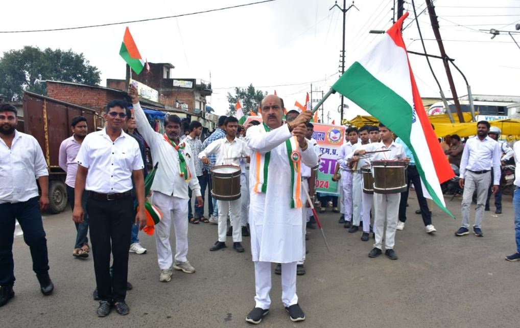 Jabalpur: भारत माता की जयघोष से निकली रांझी में विशाल तिरंगा यात्रा..