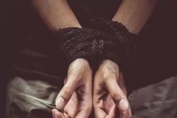 प्रयागराज में जेठ ने अपने 3 दोस्तों के सात महिला को खेत में ले जाकर किया गैंगरेप, विरोध पर प्राइवेट पार्ट में सरिया डाला