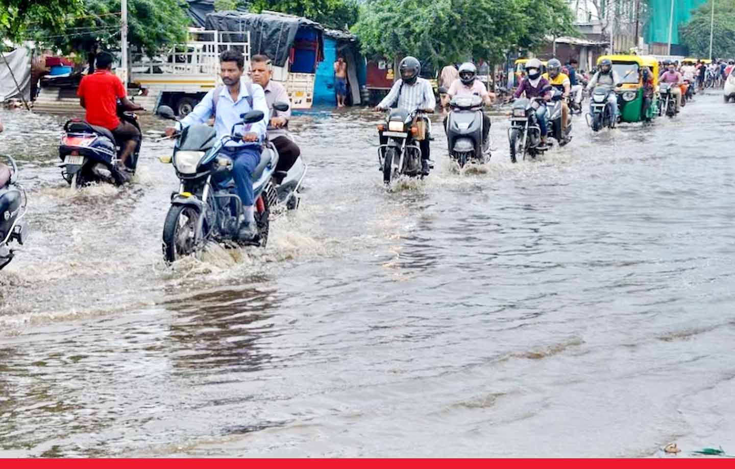 गुजरात: हाहाकारी बारिश से कोहराम, 26 मौतें, 24 नदियां खतरे के निशान से ऊपर बह रहीं