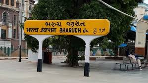 गुजरात के भरूच में धार्मिक झंडे को लेकर दो समुदाय के बीच झड़प, पुलिस जांच में जुटी