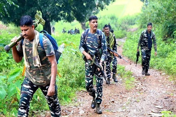 छत्तीसगढ़ के सुकमा में पुलिस के साथ मुठभेड़, 30-40 नक्सलियों के छिपे होने की खबर, इलाके को घेरा