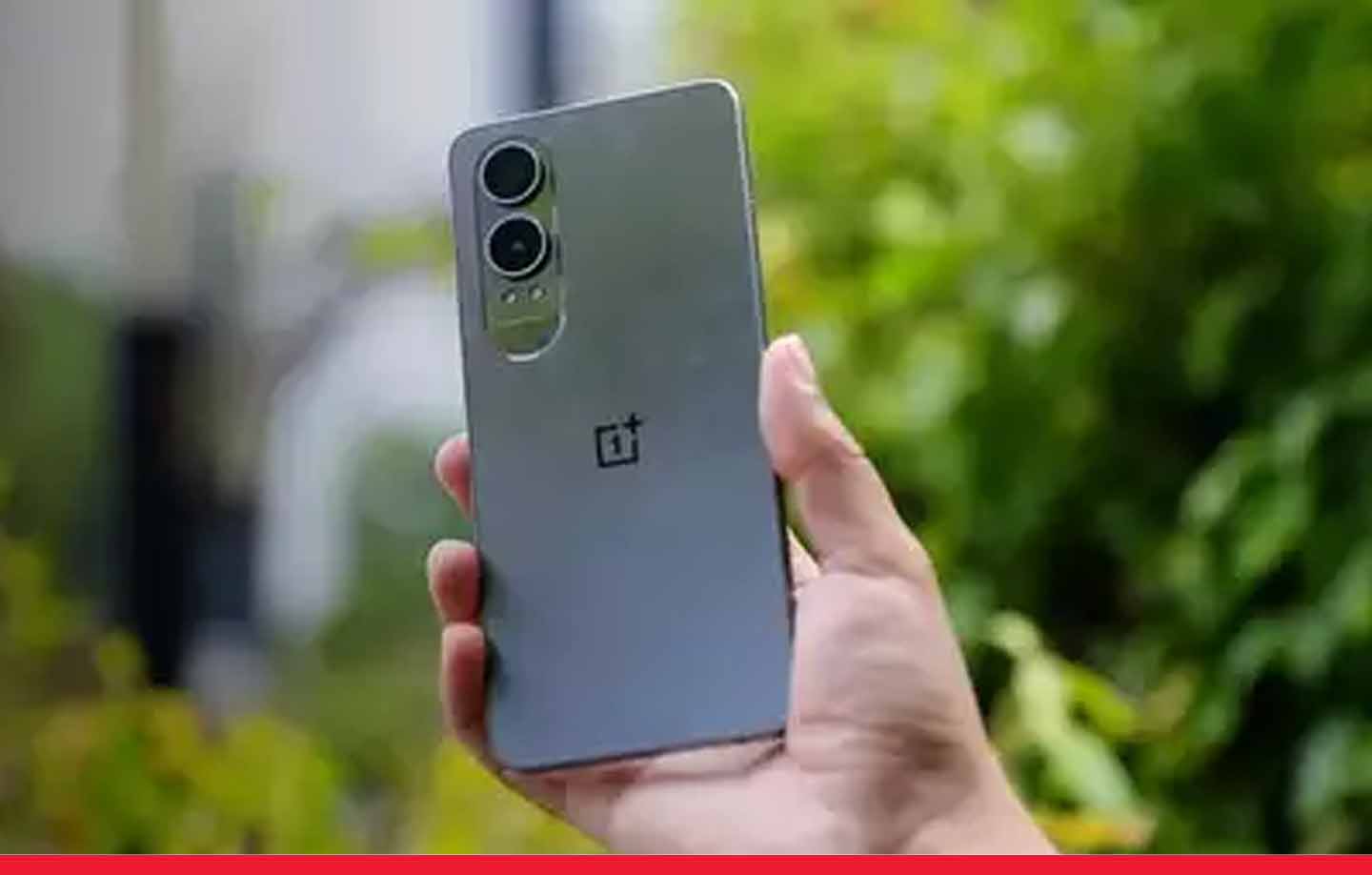 इन 4 OnePlus फोन की कम हो गईं कीमत, फ्री में मिल रहा है ईयरबड्स भी