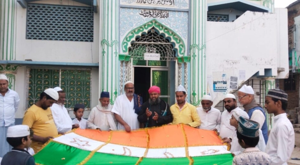 सालाना उर्स के मौके पर अजमेर शरीफ दरगाह में बिहार के औरंगाबाद में बनी तिरंगे वाली चादर चढ़ाई जाएगी