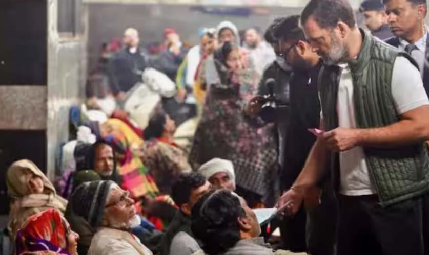 राहुल गांधी देर रात AIIMMS पहुंचे, फुटपाथ पर सो रहे मरीजों का जाना हाल