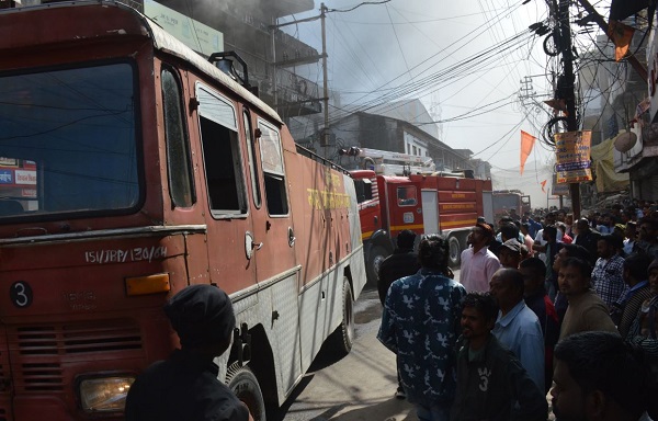 MP: जबलपुर में टीबड़े वाला मार्केट में लगी भीषण आग