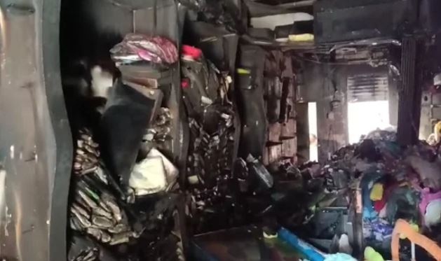 MP: जबलपुर में कपड़ा-खिलौना शोरुम मेें लगी भीषण आग, लाखों रुपए का माल जलकर खाक
