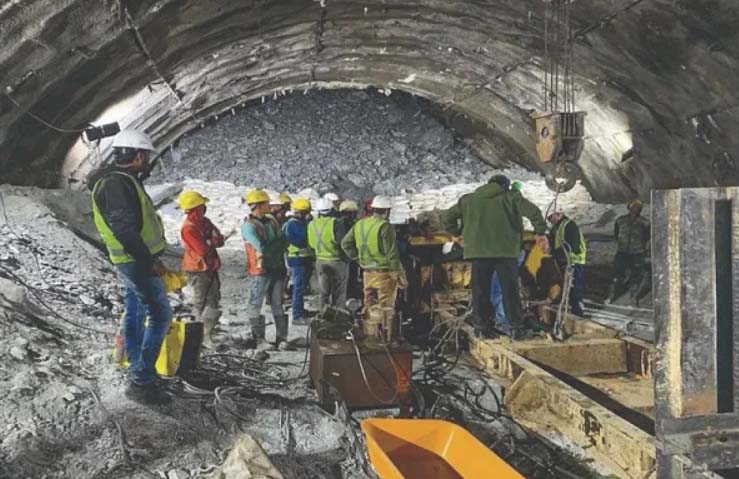 तेलंगाना में बड़ा हादसा, सुरंग की छत का एक हिस्सा ढहा