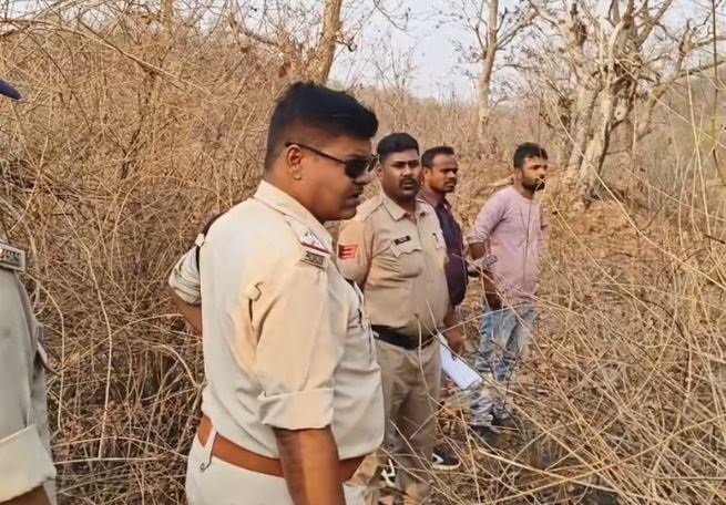 MP : जंगल में पेड़ पर फांसी के फं दे पर लटकते मिले सगे भाइयों के कंकाल, 80 दिन से थे लापता, मां ने देखते ही पहचाना