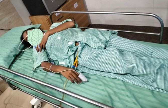 JABALPUR : घर में घुसे युवक ने सो रही युवती को जहर खिलाकर मारा, मोबाइल फोन लूटकर भागा..!