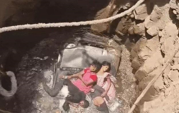 एमपी के मंदसौर में कुएं में गिरी कार, 10 की मौत, चार गंभीर