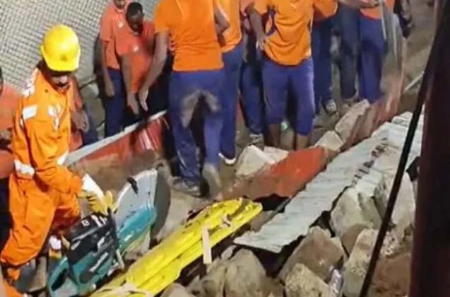 आंध्र प्रदेश में दर्दनाक हादसा : नरसिम्हा स्वामी मंदिर के चंदनोत्सव में दीवार गिरी, 8 लोगों की मौत, 4 घायल