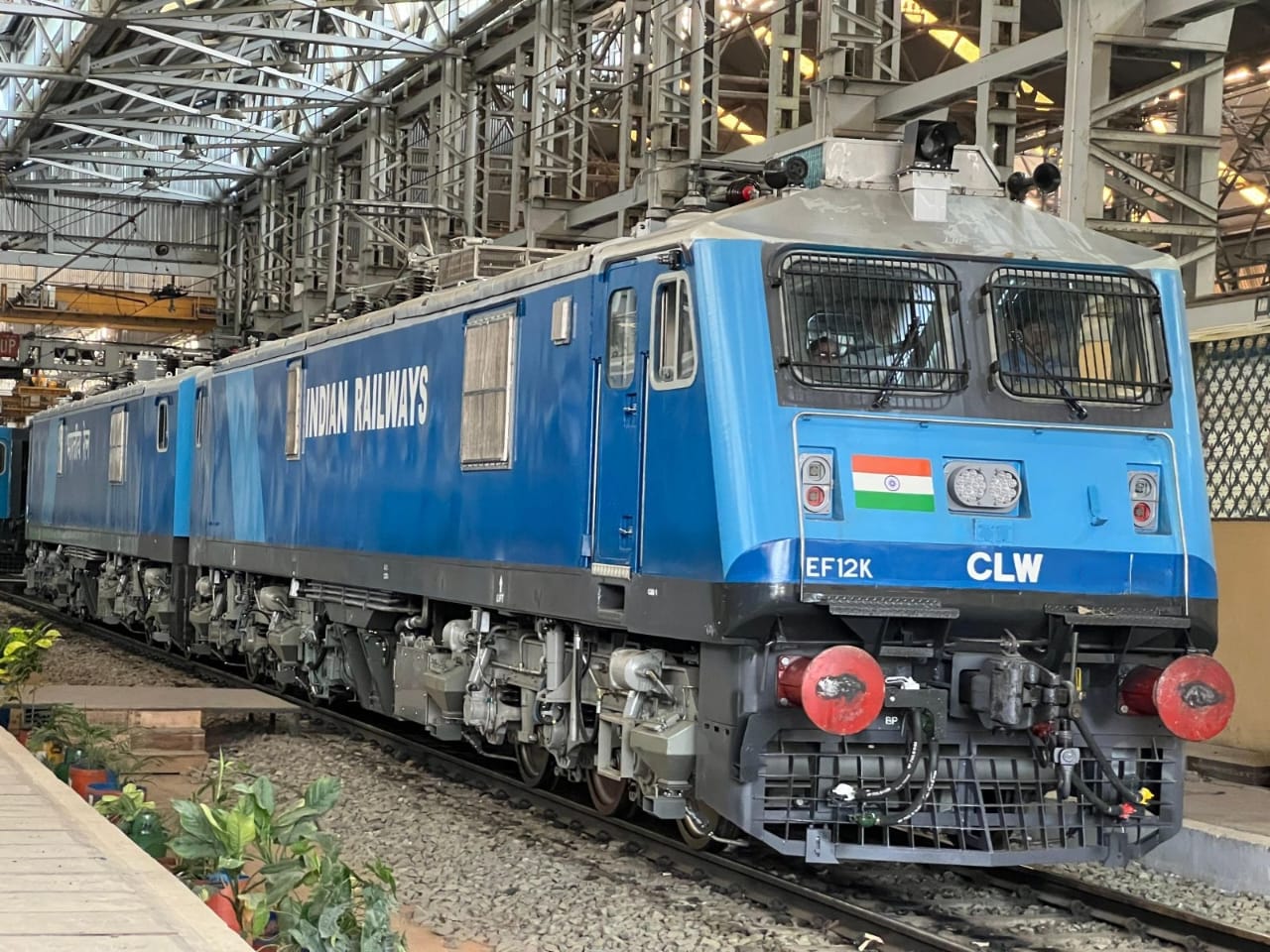 जबलपुर-WCR के न्यू कटनी जंक्शन में भारत के सबसे शक्तिशाली लोको “EF12K” का आगमन