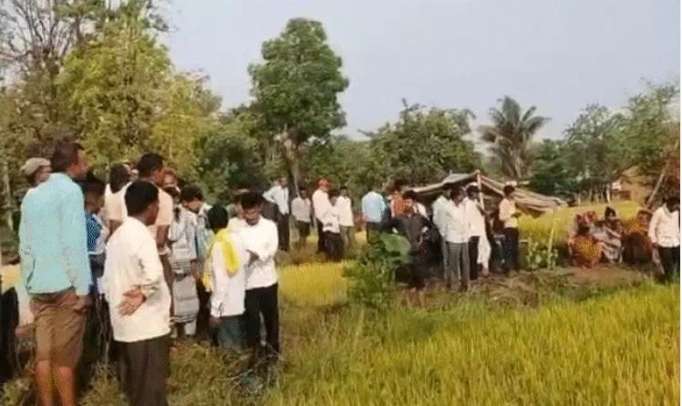 MP: किसान को अपने जबड़े में दबाकर ले गया टाइगर, ग्रामीण द्वारा शोर मचाने पर भी नहीं छोड़ा..!