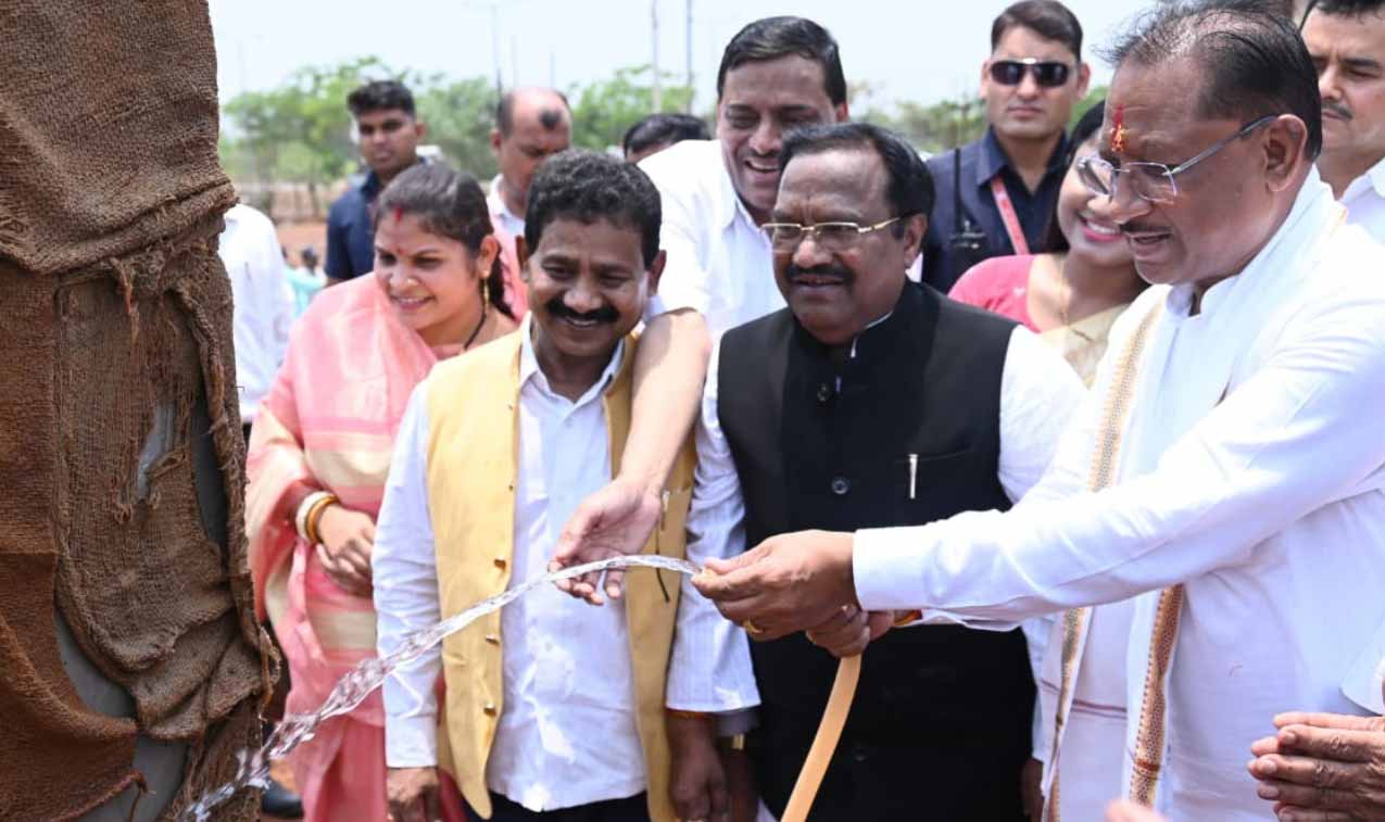 छत्तीसगढ़ : CM विष्णु देव साय आज अचानक पहुंचे अछोटी, निर्माणाधीन महतारी सदन का लिया जायजा