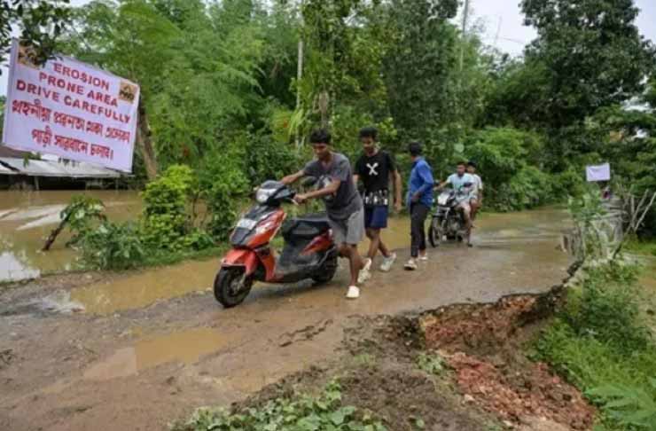 नार्थ-ईस्ट भारत में बारिश ने मचाया तांडव, मणिपुर में 19 हजार से ज्यादा लोग प्रभावित, सिक्किम में 32 की मौत