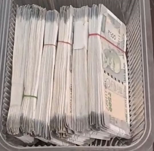 MP : जबलपुर में पकड़ा गया नकली नोटों का सौदागर, 500-500 के 2 लाख 94 हजार रुपए मिले, 