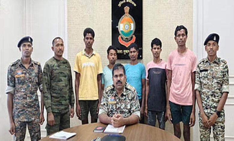 सुकमा जिले में सुरक्षाबलों ने एक इनामी नक्सली समेत पांच नक्सलियों को किया गिरफ्तार