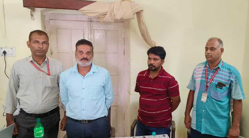 जबलपुर: ईओडबलू ने ग्रामीण यांत्रिकी सेवा के सब इंजीनियर व रोजगार सहायक को 65 हजार रुपए की रिश्वत लेते पकड़ा