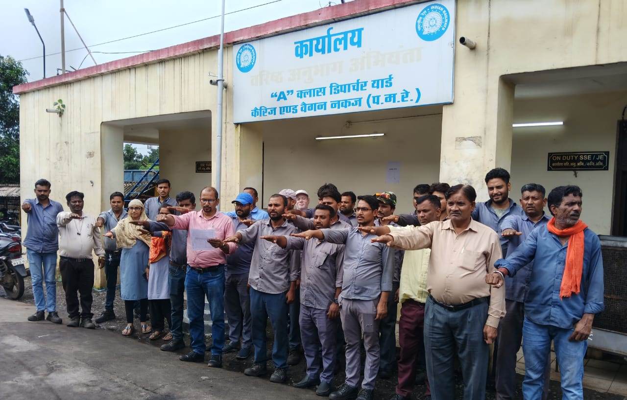 जबलपुर रेल मंडल के यांत्रिक विभाग द्वारा मनाया जा रहा स्वच्छता पखवाड़ा