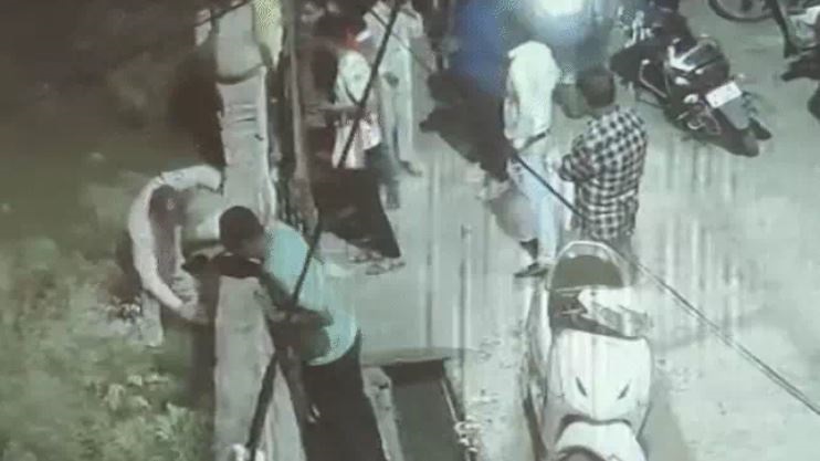 MP : छिंदवाड़ा में नवजात को डस्टबिन में भरकर कचरे में फेंकने वाली युवती के साथ हुआ था रेप, लड़की पर हत्या, युवक पर बलात्कार का मामला दर्ज 