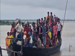 झारखंड : गंगा में 31 लोगों से भरी नाव पलटी, चार युवक डूबे, एक का शव बरामद, कई लापता