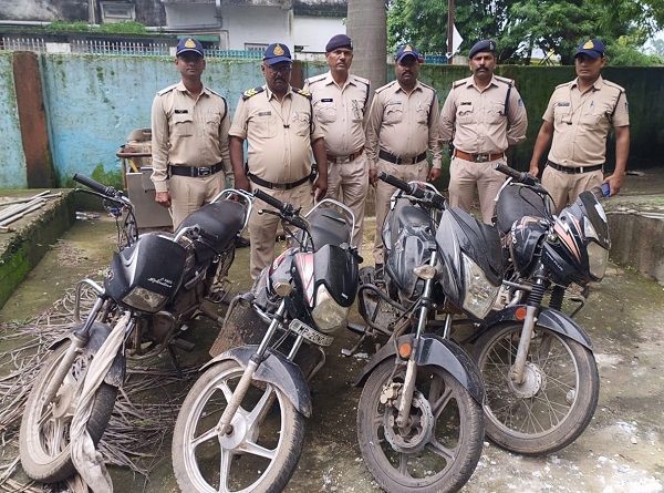 MP: जबलपुर में पलक झपकते ही चोरी कर लेते थे मोटर साइकल