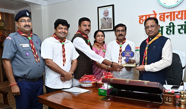 रायपुर: मुख्यमंत्री से भारत स्काउट्स एवं गाइड्स छत्तीसगढ़ के प्रतिनिधिमंडल ने की मुलाकात