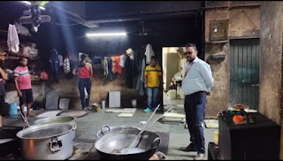 जबलपुर : गंदगी के बीच बन रही थी हीरा स्वीट्स की मिठाईयां, प्रशासन की कार्रवाई, लायसेंस टर्मिनेट