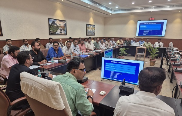 सतना सांसद की पहल पर जबलपुर में रेलवे ठेकेदारों की डीआरएम के साथ हुई महत्वपूर्ण बैठक, लिये गये अनेक निर्णय