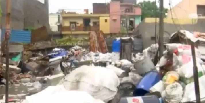 दिल्ली के जैतपुर इलाके में बारिश से ढही दीवार, मलबे में दबकर 7 की मौत, 11 घायल