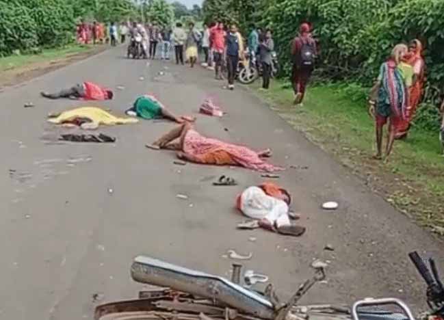 एमपी: मंडला में बड़ा हादसा, दो बाइक सवारों को वाहन ने कुचला, 4 की मौके पर ही मौत, 2 की हालत गंभीर