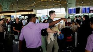 नेटवर्क में आई खराबी, मुंबई एयरपोर्ट पर सारे सिस्टम डाउन, यात्रियों की भारी भीड़