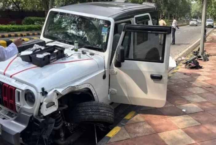 दिल्ली में तेज रफ्तार एसयूवी ने पैदल जा रहे 2 लोगों को कुचला, एक की मौके पर मौत, एक घायल