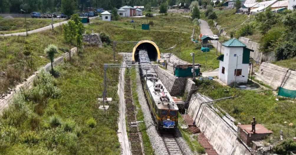 रेलवे - कश्मीर के अनंतनाग पहुंची पहली मालगाड़ी, आर्थिक विकास को मिलेगी रफ्तार
