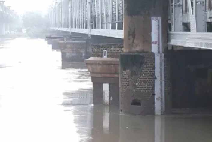 दिल्ली में यमुना का जलस्तर खतरे के निशान के करीब पहुंचा, प्रशासन अलर्ट मोड पर, निचले इलाकों को खाली कराया