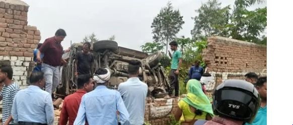 एमपी : अनूपपुर में दर्दनाक हादसा, मोटरसाइकल को टक्कर मारकर निर्माणाधीन मकान में घुसी स्कार्पियो, 5 की मौत, 5 गंभीर