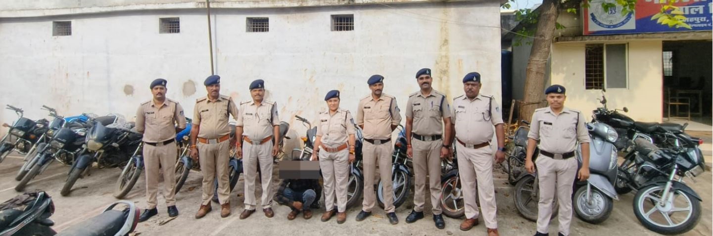 MP : जबलपुर पुलिस ने पकड़े दो शातिर चोर, दो नाबालिगों के साथ करते रहे वाहन चोरी, 14 दो पहिया जब्त..!