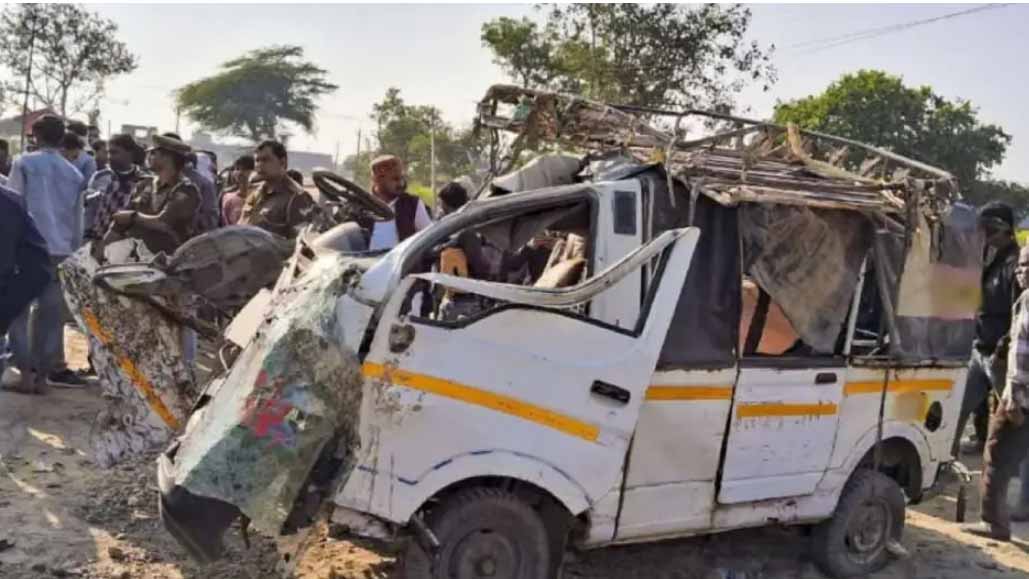 महाराष्ट्र : पुणे में दर्दनाक हादसा, पहाड़ी इलाके से पिकअप वैन गिरने से 10 की मौत, 25 घायल
