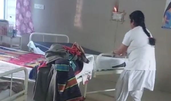 MP: दमोह के जिला अस्पताल में लगी आग, नर्सो ने 9 मरीजों को सुरक्षित निकाला