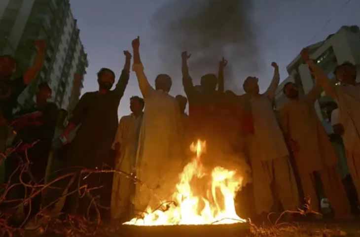 पाकिस्तान में आजादी का जश्न बना मातम, अंधाधुंध फायरिंग में बच्ची समेत 3 की गई जान, 60 से ज्यादा घायल