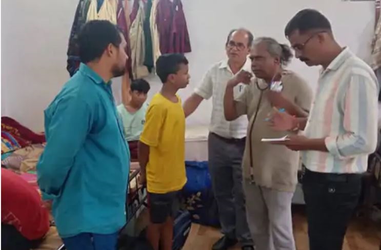 MP: मंडला में एकलव्य आदर्श स्कूल के 17 छात्र-छात्राएं बीमार