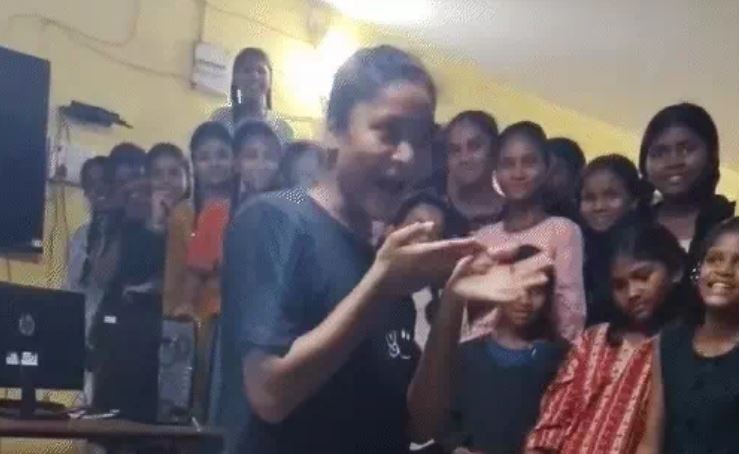 MP: मंडला में रात को डांस किया, दिन में गिरकर बेहोश हुई छात्रा की मौत