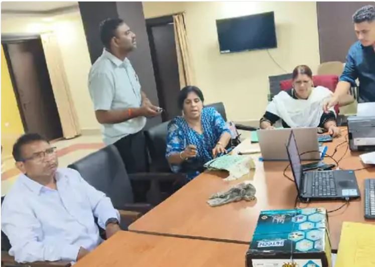 जबलपुर लोकायुक्त की टीम ने भोपाल में क्लर्क को रिश्वत लेते पकड़ा