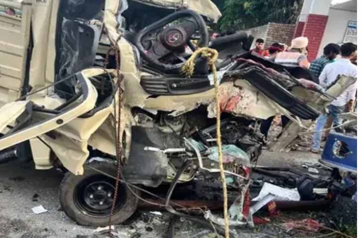 पंजाब में भीषण हादसा, गलत दिशा से आ रही बस ने छोटा हाथी को मारी टक्कर, 3 की मौत